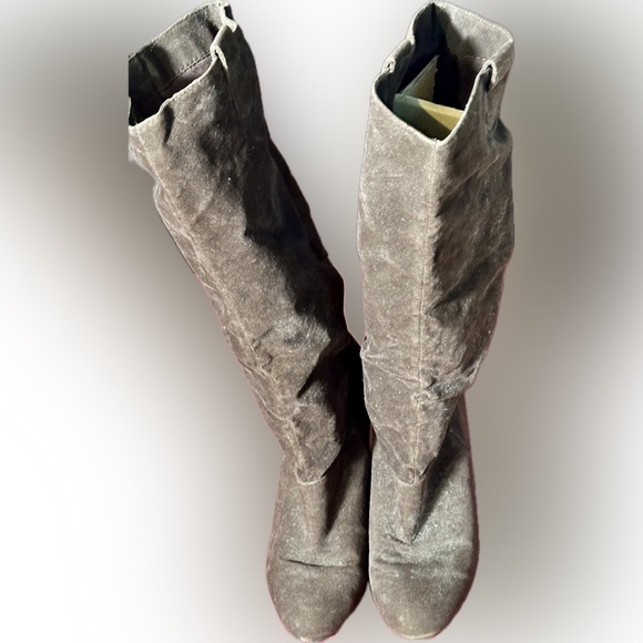 70s throwback brown suede boots - Picture 2 of 14